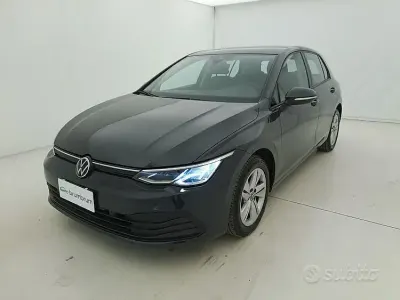 Usata VW Golf VIII Life 131 CV (96 kW) 2021 Grigio Berlina