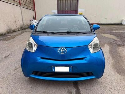 Usata Toyota iQ Sol 68 CV (50 kW) 2010 Blu/azzurro Utilitaria