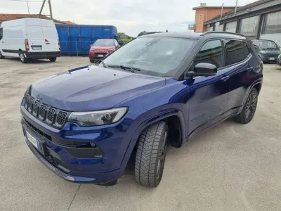 Usata Jeep Compass 179 CV (131 kW) 2021 Blu sc. met. con tetto nero SUV
