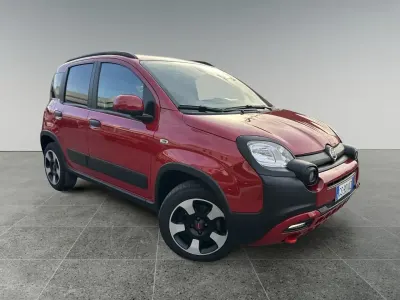 Begagnad Fiat Panda Cross Cross 70 HK (51 kW) 2024 Röd Halvkombi