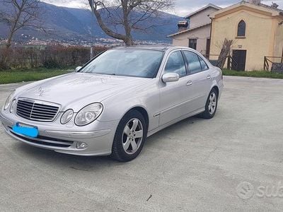 Usata Mercedes E270 177 CV (130 kW) 2004 Grigio Berlina