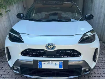 Usata Toyota Yaris Cross 92 CV (67 kW) 2024 Bianco SUV
