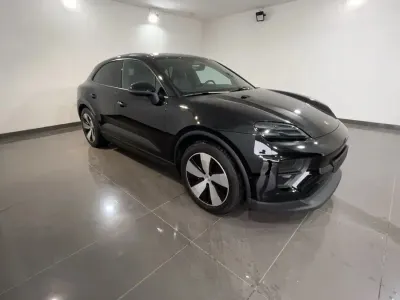 Usata Porsche Macan 4 Electric 284 kW (387 CV) 2025 Black metallic SUV