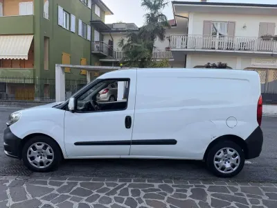 Usata Fiat Doblò 105 CV (77 kW) 2017 Bianco Monovolume