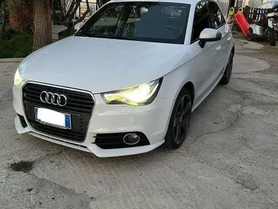 Usata Audi A1 Comfort 105 CV (77 kW) 2014 Bianco Utilitaria