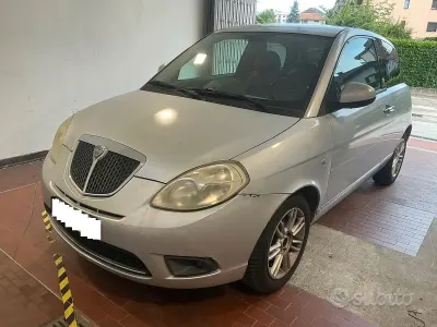 Usata Lancia Ypsilon 77 CV (56 kW) 2010 Grigio Utilitaria