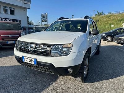 Usata Dacia Duster Lauréate 105 CV (77 kW) 2014 Bianco SUV