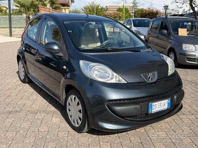 Occasion Peugeot 107 68 ch (50 kW) 2006 Gris Citadine