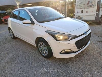 Usata Hyundai i20 Comfort 84 CV (61 kW) 2016 Bianco Berlina