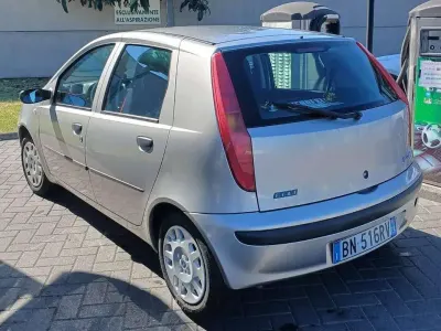 Usata Fiat Punto 80 CV (58 kW) 2001 Grigio Utilitaria
