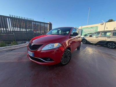 Usata Lancia Ypsilon Gold 69 CV (50 kW) 2021 Rosso Utilitaria