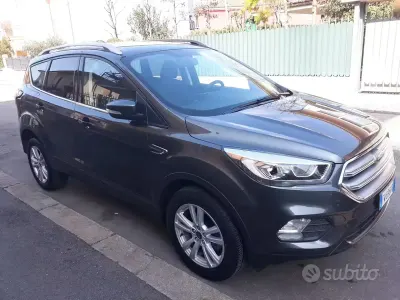 Usata Ford Kuga 120 CV (88 kW) 2019 Grigio SUV