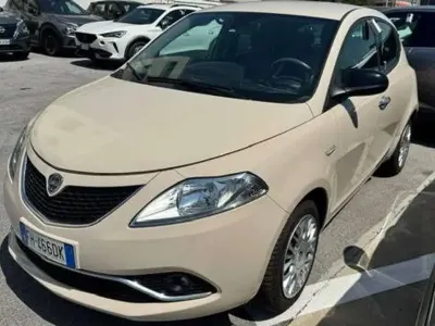 Usata Lancia Ypsilon Gold 69 CV (50 kW) 2017 Beige Utilitaria