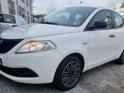 Usata Lancia Ypsilon Platinum 69 CV (50 kW) 2018 Beige Utilitaria