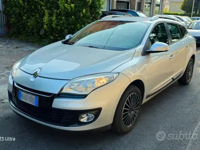 Usata Renault Mégane GrandTour 110 CV (80 kW) 2013 Grigio Station wagon