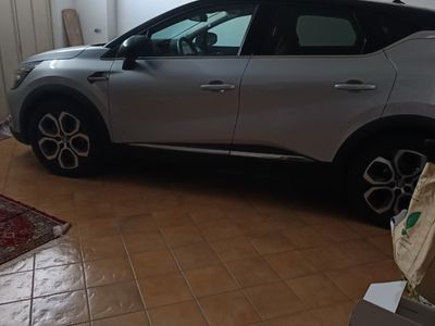 Usata Renault Captur 143 CV (105 kW) 2022 Grigio SUV