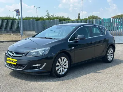Usata Opel Astra 110 CV (80 kW) 2014 Nero Berlina