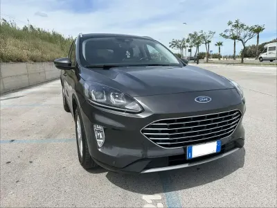 Usado Ford Kuga Titanium 120 CV (88 kW) 2020 SUV