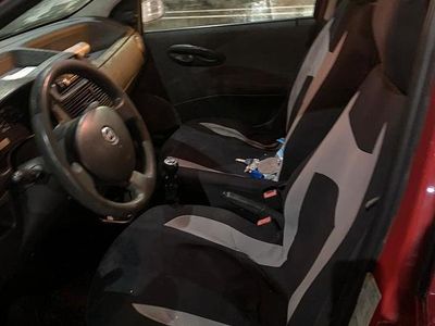Usata Fiat Punto 105 CV (77 kW) 2005 Rosso Berlina