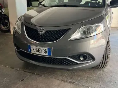 Usata Lancia Ypsilon Gold 69 CV (50 kW) 2017 Bronzo Utilitaria