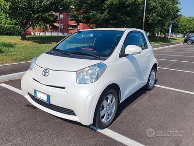 Usata Toyota iQ 68 CV (50 kW) 2011 Bianco Utilitaria