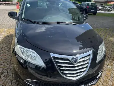 Usata Lancia Ypsilon Gold 69 CV (50 kW) 2015 Nero Utilitaria