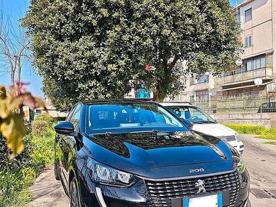 Usata Peugeot 208 102 CV (75 kW) 2022 Nero Utilitaria
