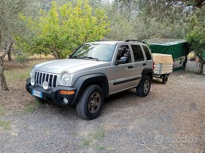 Usata Jeep Cherokee 150 CV (110 kW) 2004 Grigio SUV