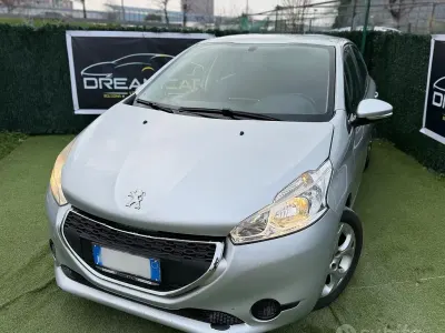 Usata Peugeot 208 92 CV (67 kW) 2013 Grigio Utilitaria