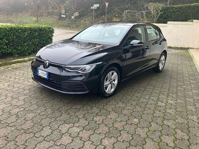 Usata VW Golf VIII Life 116 CV (85 kW) 2022 Deep black perlato Berlina