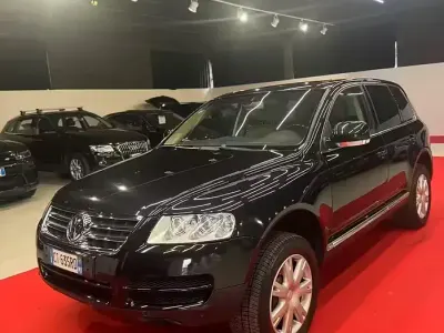 Begagnad VW Touareg 241 HK (177 kW) 2005 Svart SUV