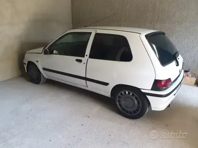 Usata Renault Clio 137 CV (100 kW) 1991 Bianco Utilitaria