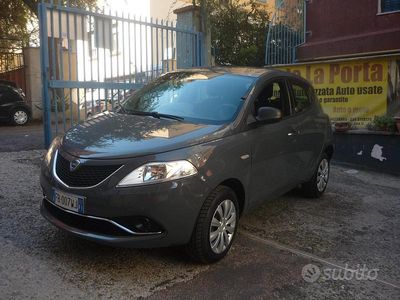 Usata Lancia Ypsilon Gold 85 CV (62 kW) 2015 Grigio Utilitaria