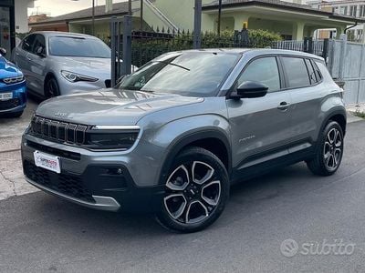 Begagnad Jeep Avenger Summit 101 HK (74 kW) 2025 Grå SUV