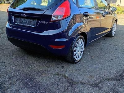 Usata Ford Fiesta 76 CV (55 kW) 2016 Blu Berlina