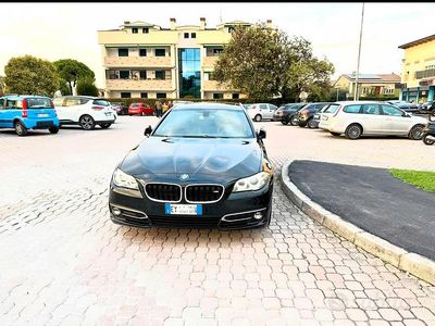 Usata BMW 520 Luxury Line 184 CV (135 kW) 2013 Nero Station wagon