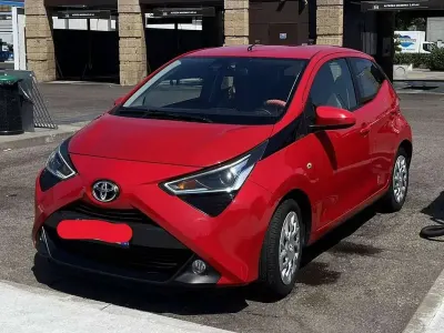 Usata Toyota Aygo X-clusiv 72 CV (52 kW) 2020 Rosso Utilitaria