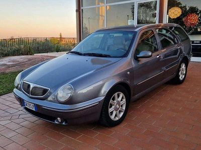 Begagnad Lancia Lybra 116 HK (85 kW) 2005 Grå Kombi
