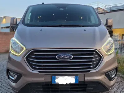 Usata Ford Tourneo Custom Titanium 131 CV (96 kW) 2022 Bronzo Furgone