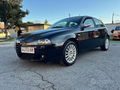 Usata Alfa Romeo 147 104 CV (76 kW) 2006 Nero Utilitaria