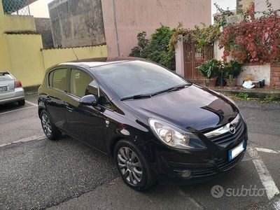 Usata Opel Corsa Edition 95 CV (69 kW) 2010 Nero Berlina