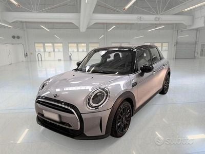Begagnad Mini Cooper Classic 135 HK (99 kW) 2023 Grå Halvkombi
