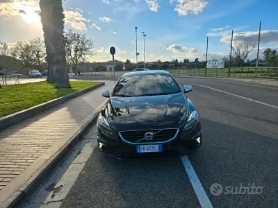 Usata Volvo V40 Momentum 190 CV (139 kW) 2015 Berlina