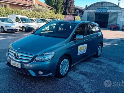 Usata Mercedes B180 Executive 109 CV (80 kW) 2012 Grigio Monovolume