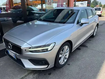 Usata Volvo V60 Business Edition 150 CV (110 kW) 2020 Grigio Station wagon