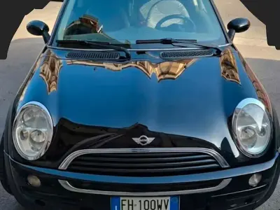 Usata Mini Cooper 90 CV (66 kW) 2018 Nero Utilitaria