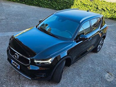 Usata Volvo XC40 Momentum 150 CV (110 kW) 2020 Nero SUV