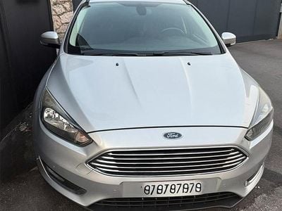 Begagnad Ford Focus Titanium 120 HK (88 kW) 2015 Grå Sedan