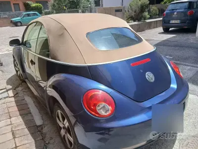 Usata VW New Beetle 105 CV (77 kW) 2007 Bluazzurro Utilitaria