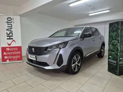 Usata Peugeot 3008 Allure 131 CV (96 kW) 2023 Vernice grigio artense SUV